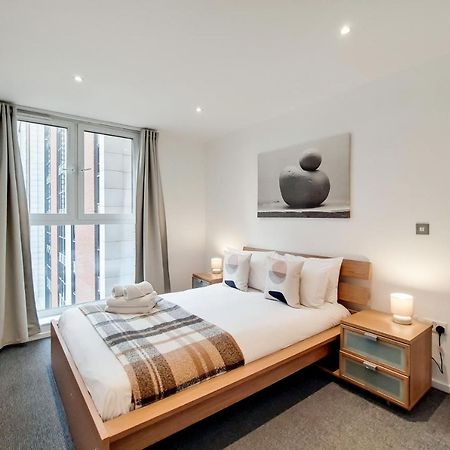 Fully Serviced Two Bed Apartment By Excel & O2 Londen Buitenkant foto