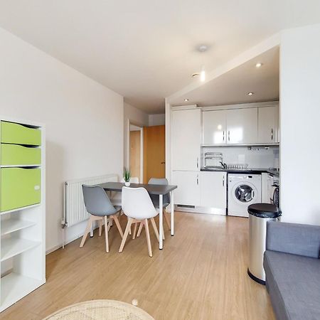 Fully Serviced Two Bed Apartment By Excel & O2 Londen Buitenkant foto
