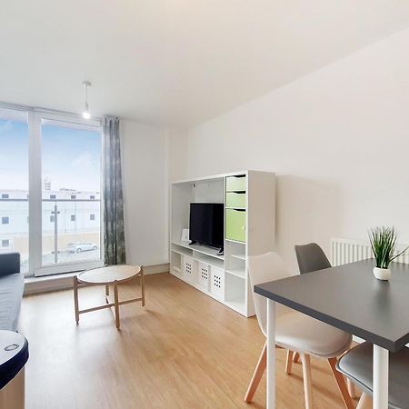 Fully Serviced Two Bed Apartment By Excel & O2 Londen Buitenkant foto